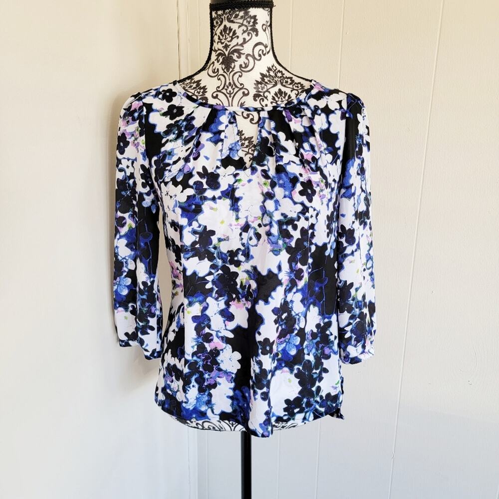 Express Floral Print Scoopneck Half Sleeve Blouse